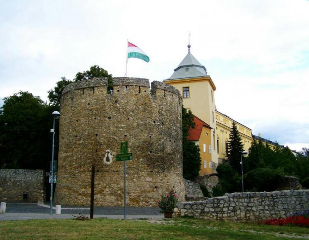 Барбакан