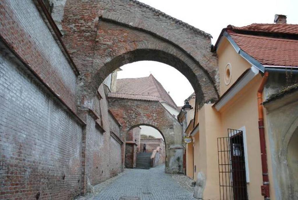 Аркадная лестница