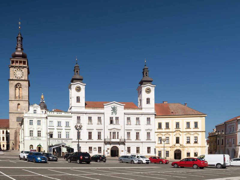 Старая ратуша на Большой площади в Градец-Кралове
