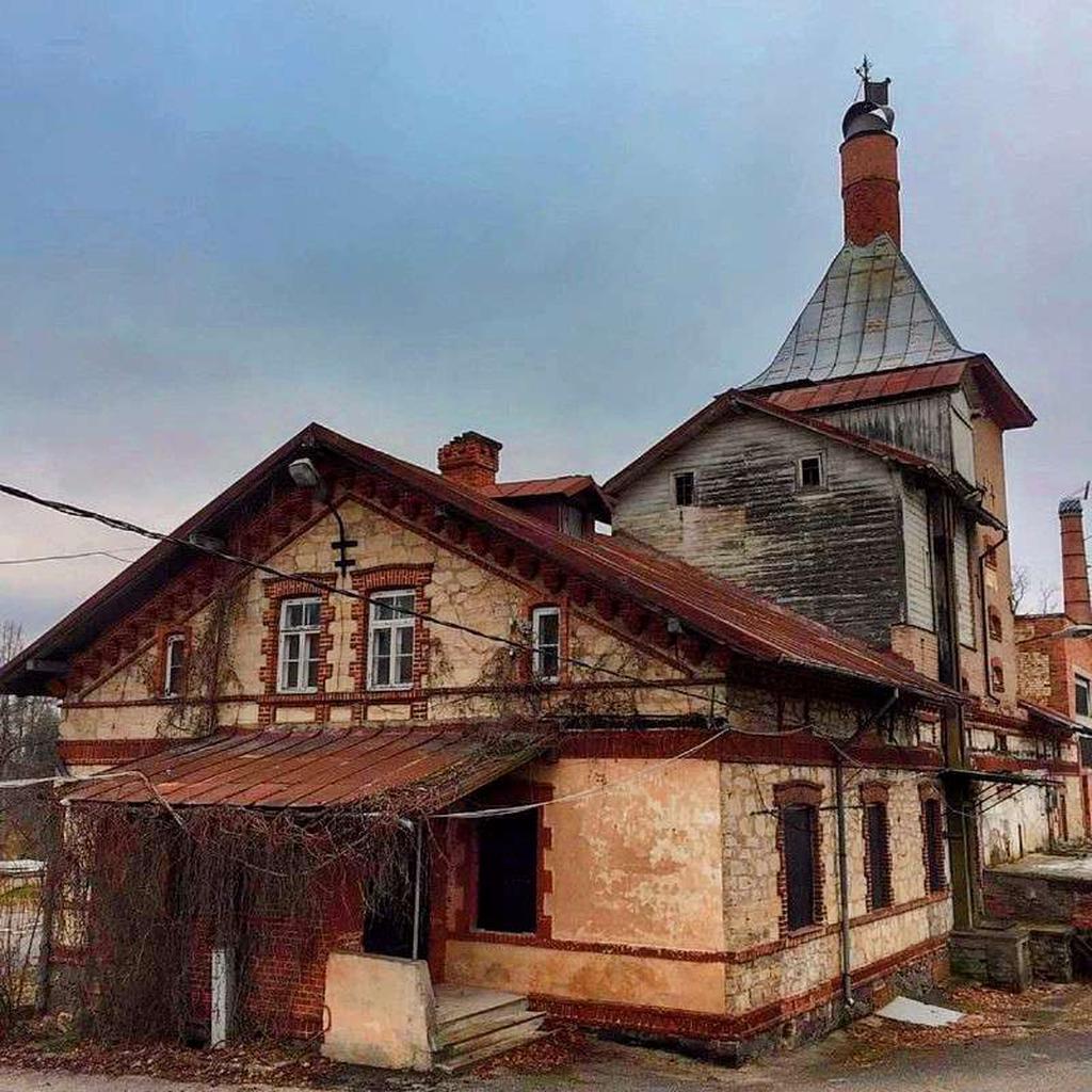Старое здание пивоварни Cēsu alus