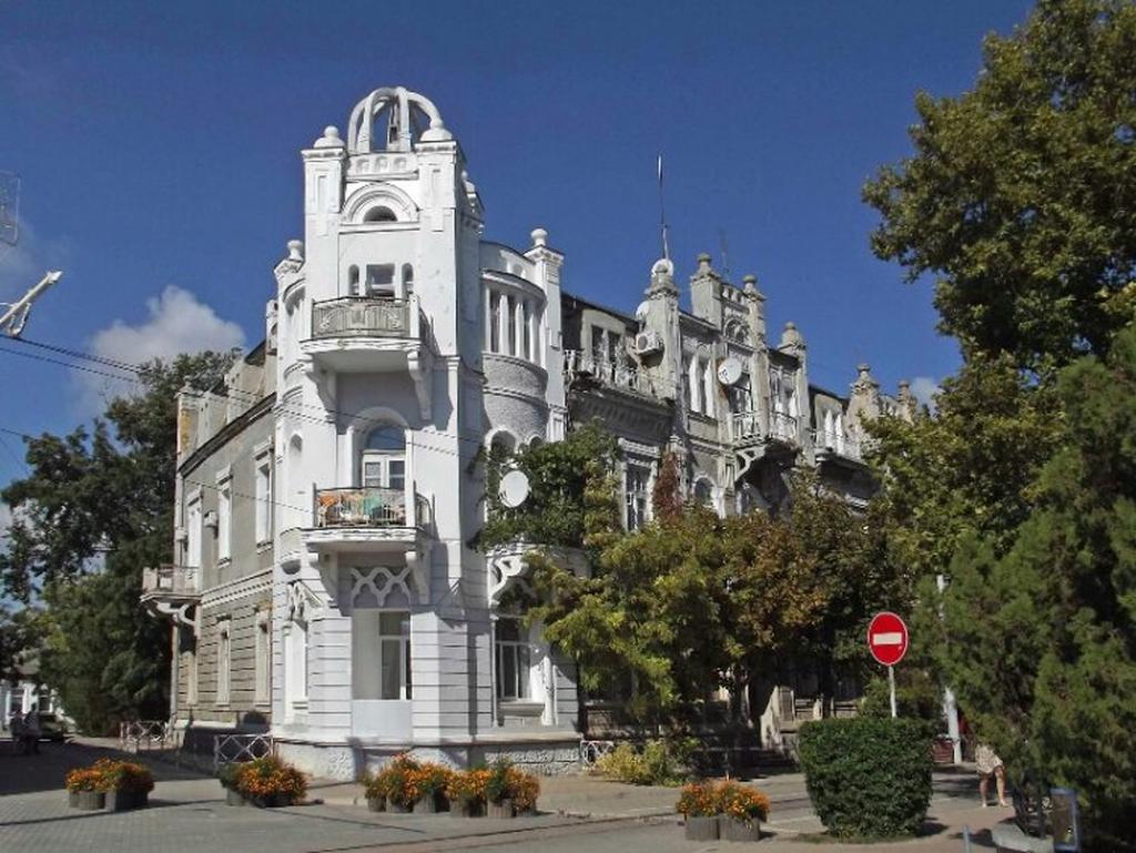 Театральная площадь
