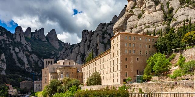 Экскурсия: Из Барселоны — в горы Монтсеррата к знаменитому монастырю и Чёрной Мадонне