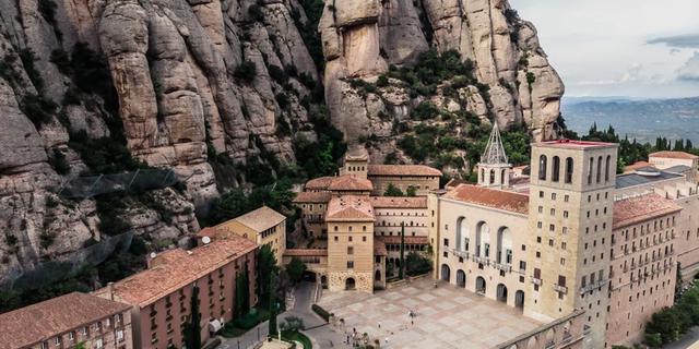 Экскурсия: Монастырь Монтсеррат и гастрономическое путешествие на ферму