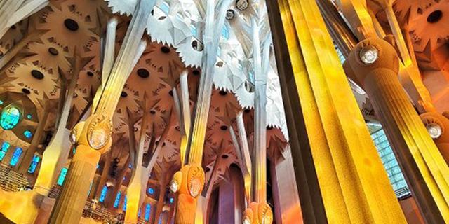 Экскурсия: Храм Святого Семейства с гидом-архитектором (без очередей)