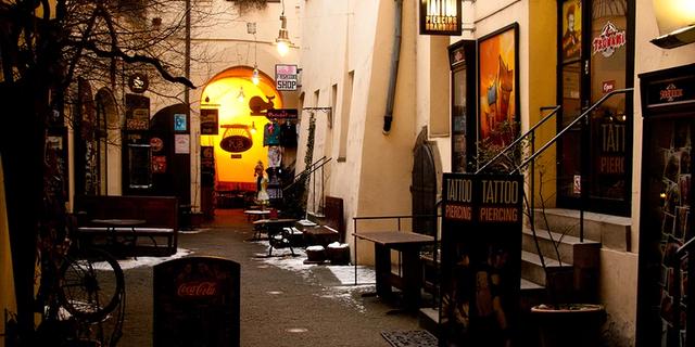 Экскурсия: Дворы, задворки и подворотни Старого города