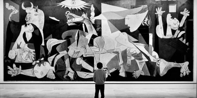 Экскурсия: В Центр искусств королевы Софии с профессиональным гидом в мини-группе