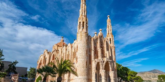 Экскурсия: Из Аликанте в Новельду, где живёт дух Гауди