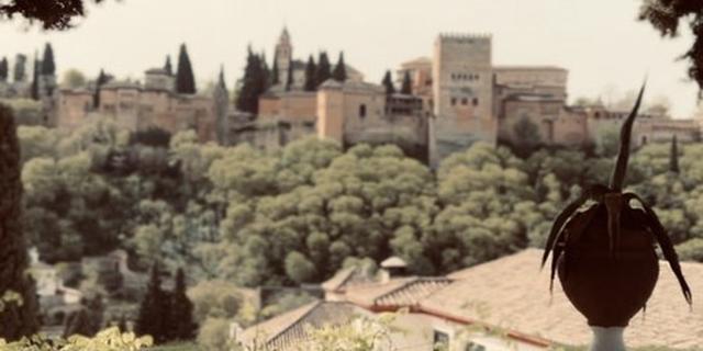 Экскурсия: "Путешествие в оазис: гранадская сказка восточной культуры"