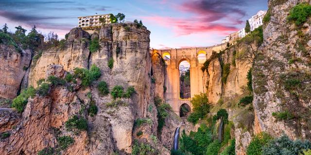 Экскурсия: Ронда — город, парящий над пропастью