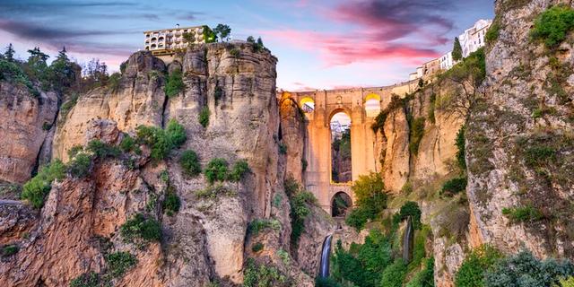 Экскурсия: Ронда — город, парящий над пропастью