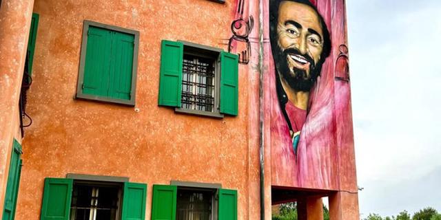 Экскурсия: Модена: обзорная прогулка, музей Феррари и дом-музей Паваротти