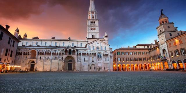 Экскурсия: Прогулка по Модене: мрамор, моторы и вкус времени