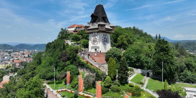 Экскурсия: Пощёчина Наполеону и Русские ступени — прогулка по горе Шлоссберг