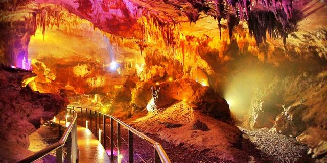 Экскурсия: В древние монастыри и пещеру Прометея из Тбилиси