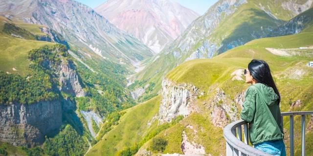 Экскурсия: Групповая поездка из Тбилиси — в Казбеги и Гудаури