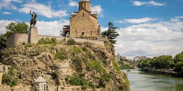 Экскурсия: Старый Тбилиси: пешая экскурсия, прогулка на катере и грузинское вино