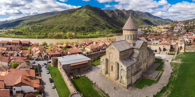 Экскурсия: Архитектурное ожерелье Мцхеты – христианские храмы и античный Уплисцихе (из Тбилиси)