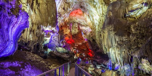 Экскурсия: Пещера Прометея и каньоны Грузии