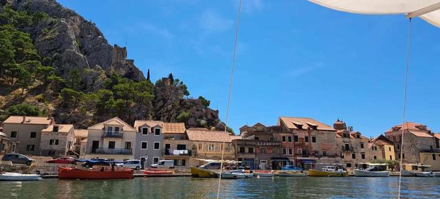 Экскурсия: Из Сплита в пиратский город Омиш