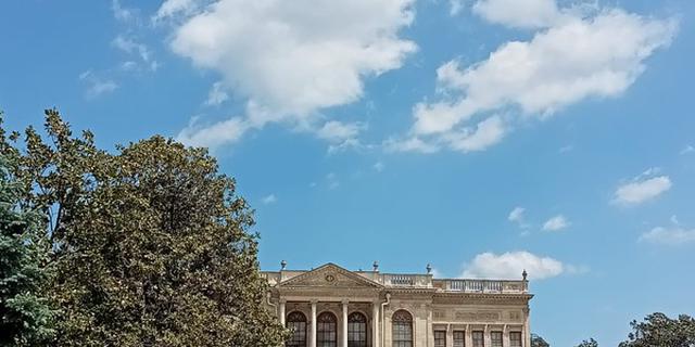 Экскурсия: Во дворец Долмабахче — с гидом-историком