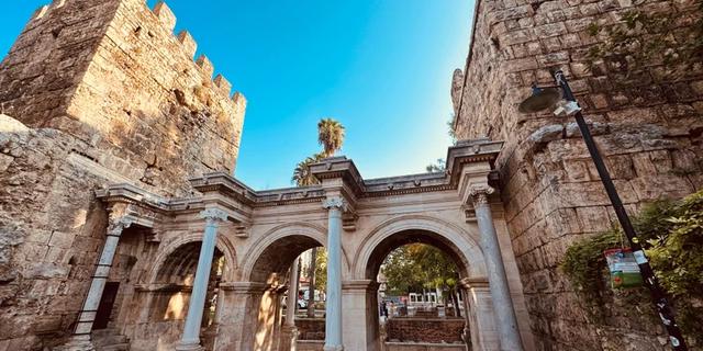 Экскурсия: По красотам и эпохам Антальи — с местным гидом