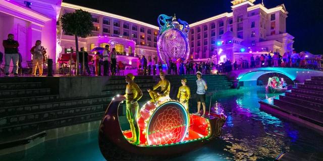 Экскурсия: Ночная сказка в Land of Legends — трансфер из Сиде