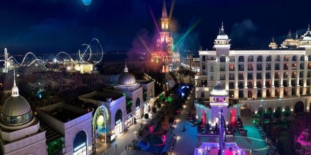 Экскурсия: Трансфер на ночное шоу в парке развлечений The Land of Legends