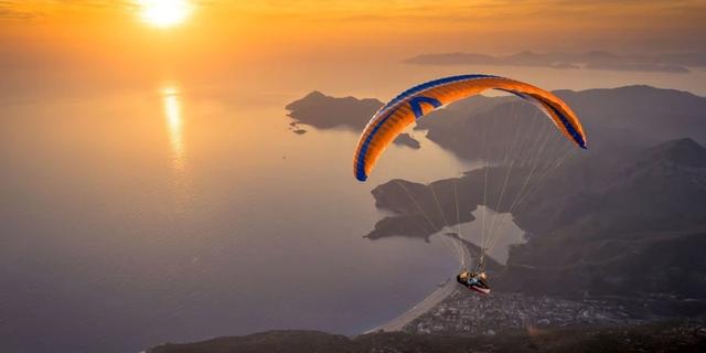 Экскурсия: Прыжок над голубой лагуной: параглайдинг в Олюденизе