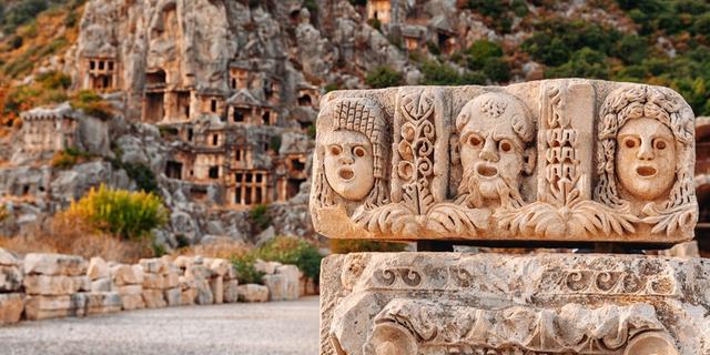 Экскурсия: Церковь Святого Николая и античный город Мира с профессиональным гидом (из Кемера)