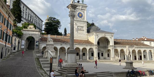 Экскурсия: Пешком по Удине: история, эстетика и традиции
