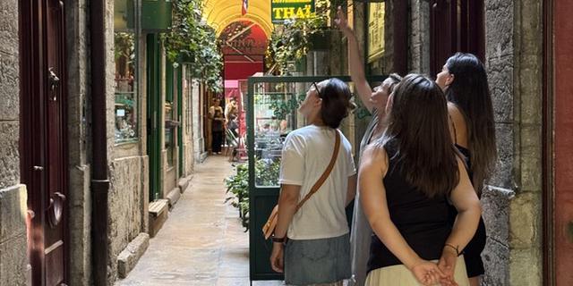 Экскурсия: За фасадами публичных домов Лиона (18+)