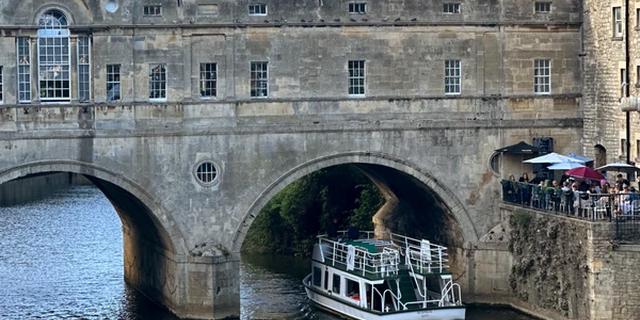 Экскурсия: Не спеша по главному: Бат, Стоунхендж и Лакок — из Лондона