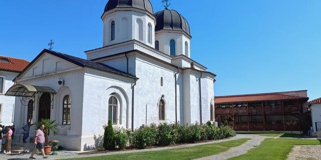 Экскурсия: По следам Дракулы — из Бухареста в монастырь Комана