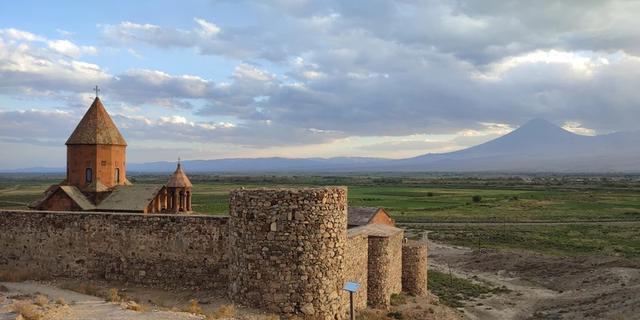 Экскурсия: Хор Вирап, Ущелье Ангелов и другие чудеса Араратской долины