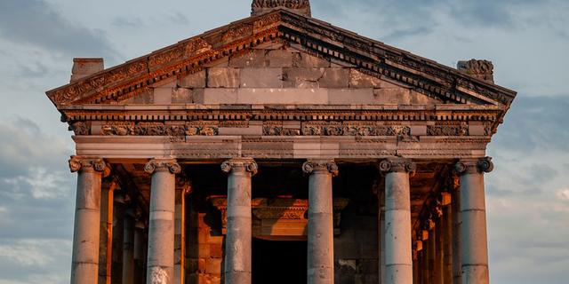 Экскурсия: Из Еревана — к ущелью Гарни и монастырю Гегард