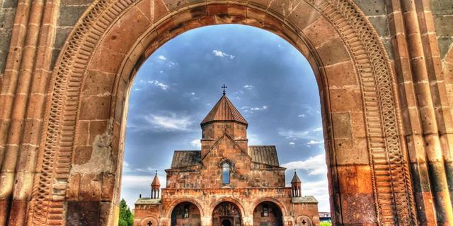 Экскурсия: Эчмиадзин — храмы, музеи и необычный парк