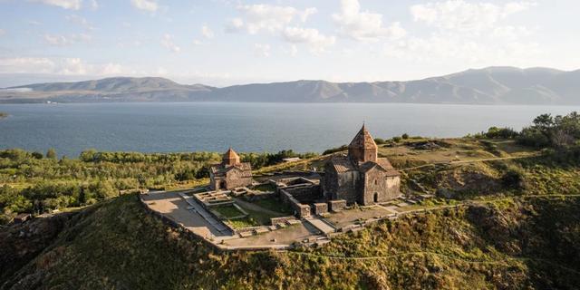 Экскурсия: Из Еревана — на север Армении (Дилижан, Агарцин, Гошаванк, озёра Севан и Парз)