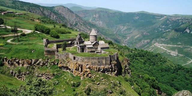 Экскурсия: Из Еревана — к монастырям Хор Вирап, Нораванк и Татев