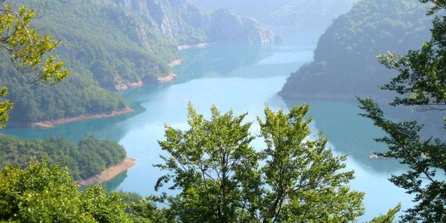 Экскурсия: Путешествие на Пивское озеро