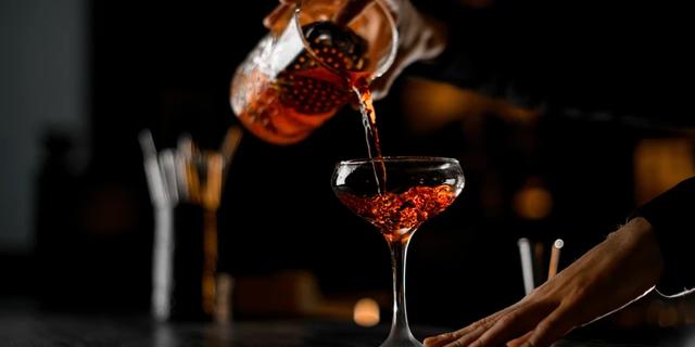 Экскурсия: Большая Никитская на вкус: история в коктейльной подаче (18+)