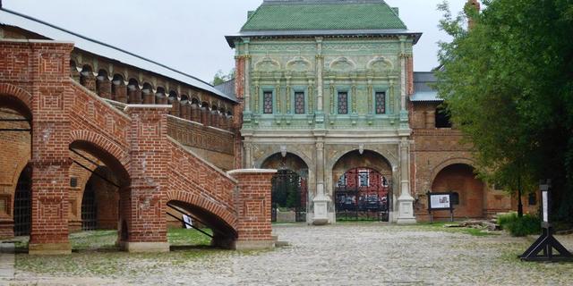 Экскурсия: Крутицкое подворье + подъём в теремок и крытые галереи
