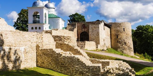 Экскурсия: Автобусная экскурсия из Пскова в Изборск и Печоры