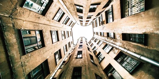 Экскурсия: Секреты и лабиринты Петроградской стороны: дворы, парадные, легенды