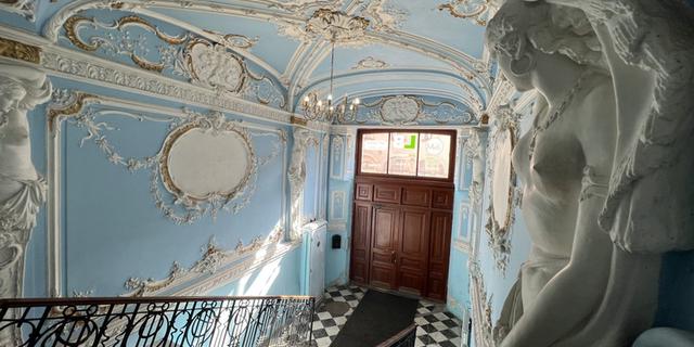 Экскурсия: Питерский лайфстайл: по старинным парадным, дворам-колодцам + коммуналка