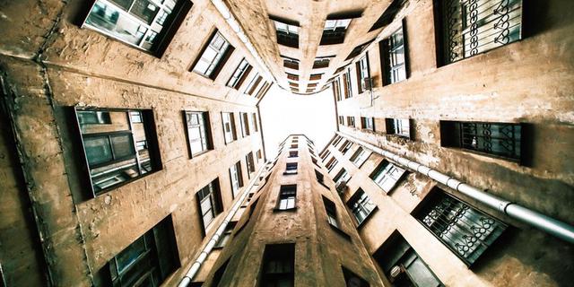 Экскурсия: Секреты и лабиринты Петроградской стороны: дворы, парадные, легенды