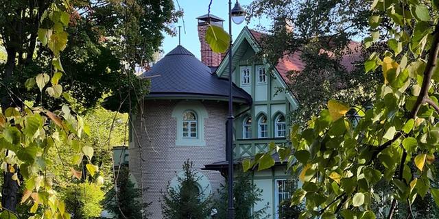 Экскурсия: Каменный — остров сокровищ: прогулка по элитному дачному предместью