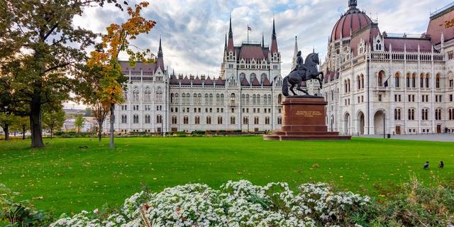 Экскурсия: Самые красивые площади Пешта