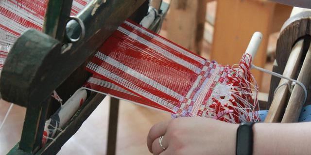 Экскурсия: Ткацкий мастер-класс для всей семьи в Великом Новгороде