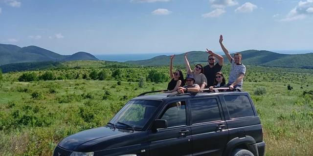 Экскурсия: К Ласточкиным гнёздам и Кипарисовому озеру — на внедорожнике