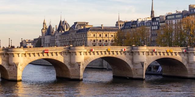 Экскурсия: Левый берег — царство бедных, умных и счастливых